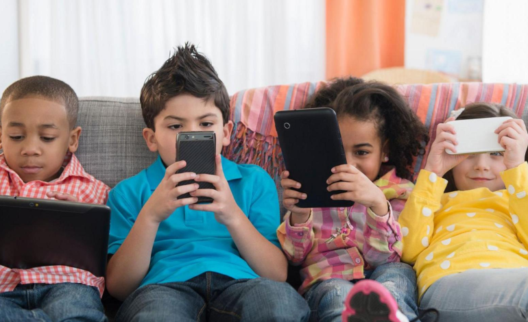  Teens trial social media rules in UK